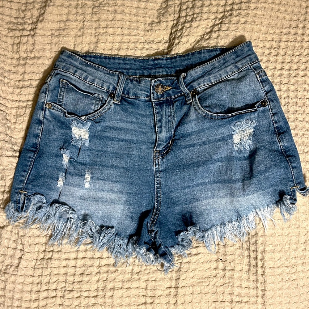 ☀️ High Waisted Raw Hem Shorts ☀️